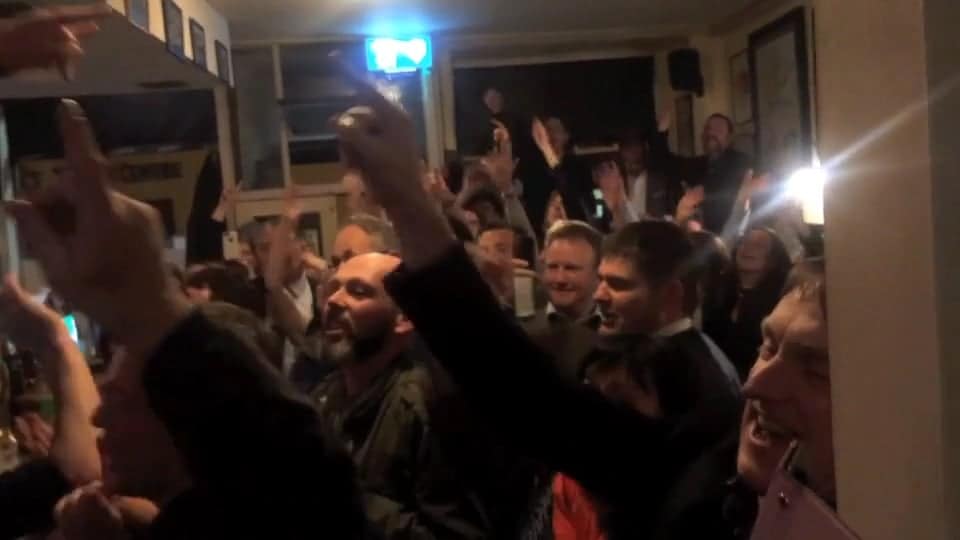 Hur människor säger adjö till de döda genom att sjunga på Irland