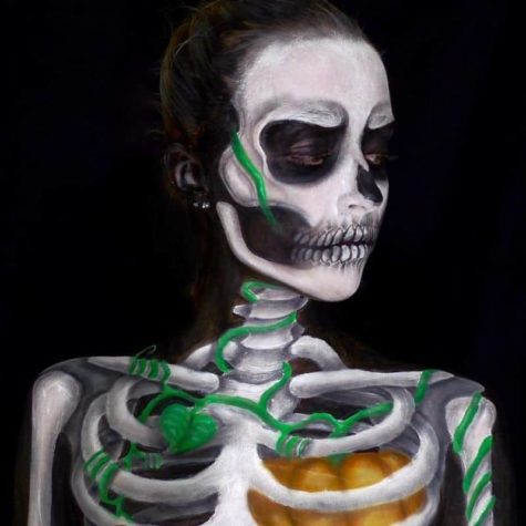 Die 16-jährige Lara liebt Monster-Maskierung