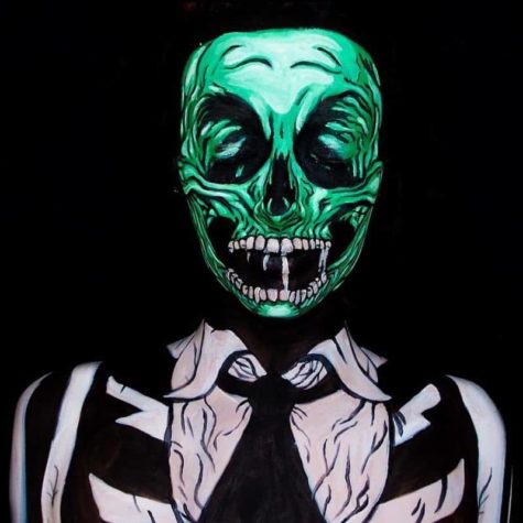 Die 16-jährige Lara liebt Monster-Maskierung