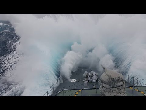Auf dem Schiff in einem Sturm über dem Südpolarmeer