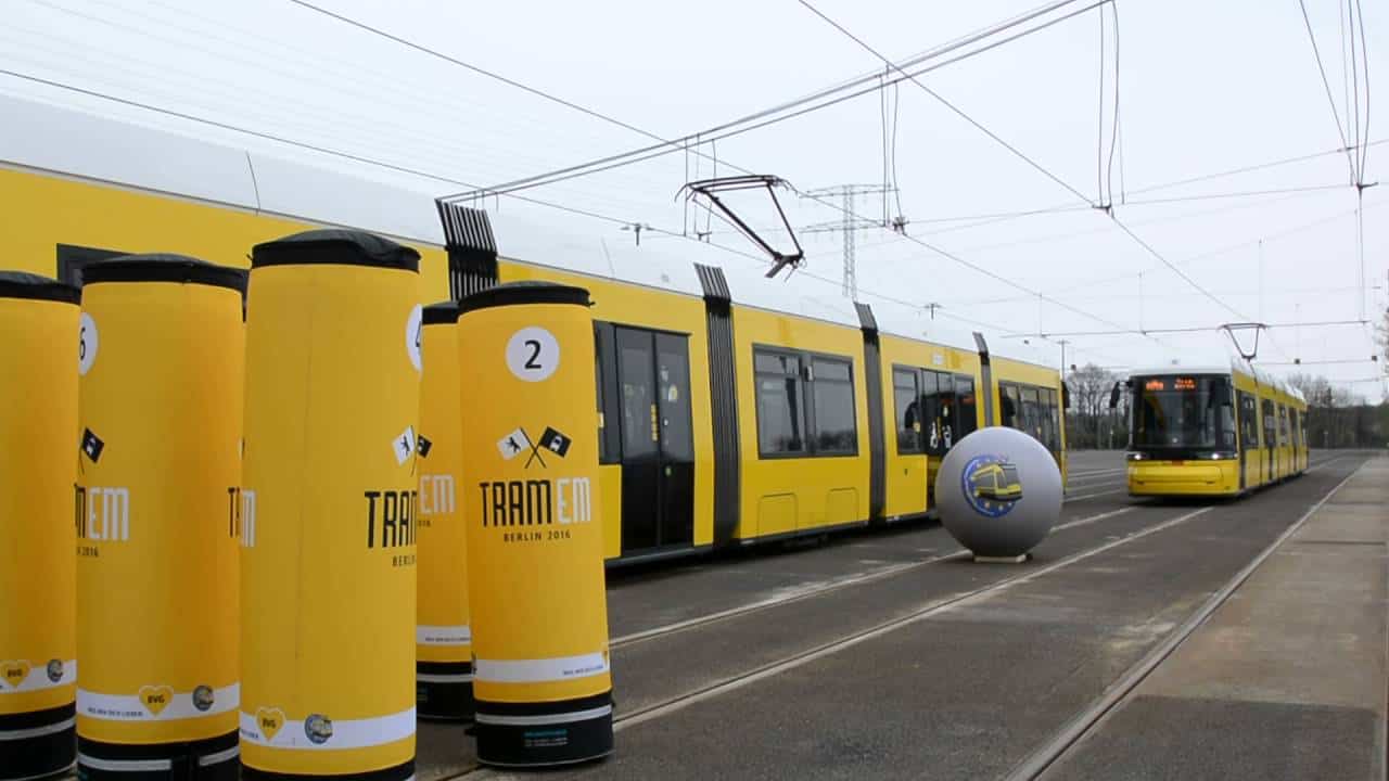 Bowling spielen mit der Strassenbahn