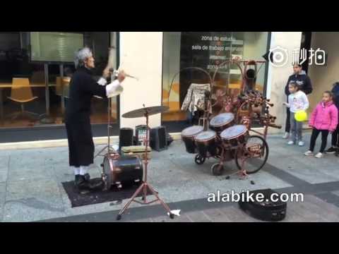 Der jonglierende Drummer