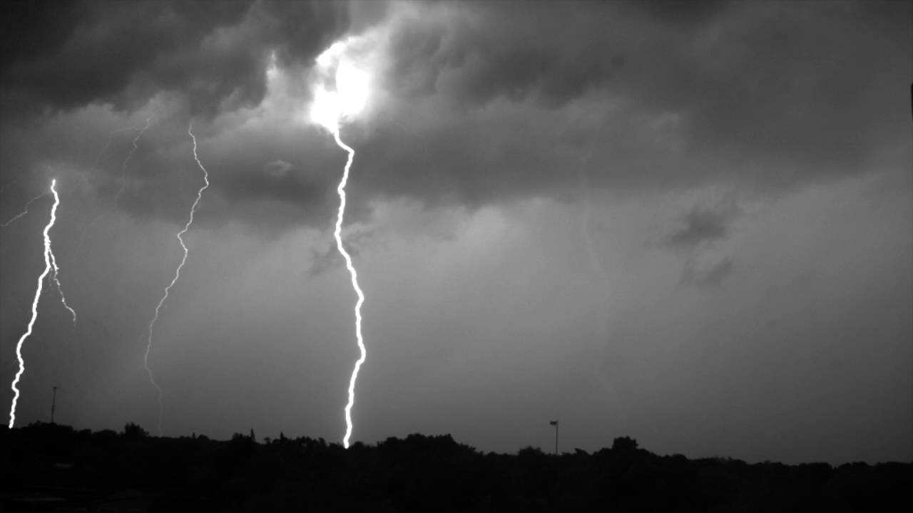 Gewitter-Blitze in Slow-Motion
