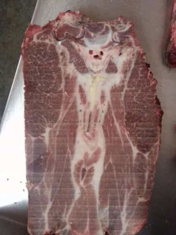 Lucifero su una bistecca