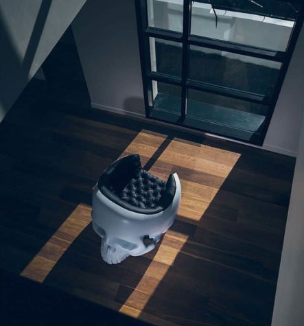 Ein Schädel-Sessel für den inneren Schurken in dir