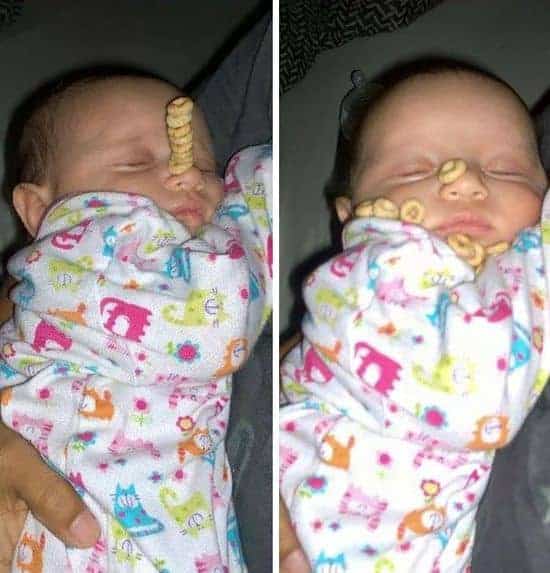 Daddy's aufgepasst: The Cheerios Challenge - Wer stapelt mehr Cheerios auf sein Baby?