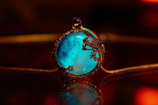 Glow-In-The-Dark-Schmuck
