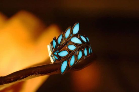 Glow-In-The-Dark-Schmuck