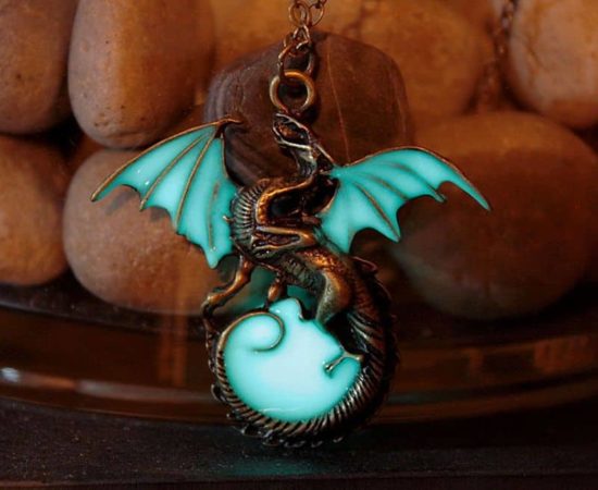 Glow-In-The-Dark-Schmuck