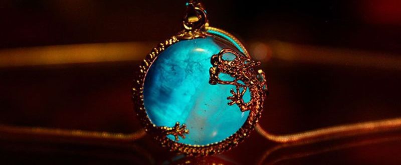 Glow-In-The-Dark-Schmuck