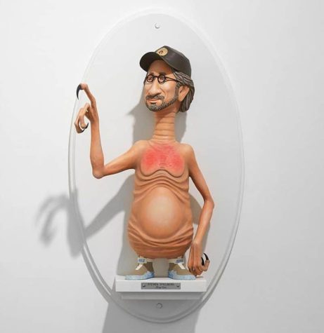 Die Köpfe von Regisseuren auf Körpern von Figuren
