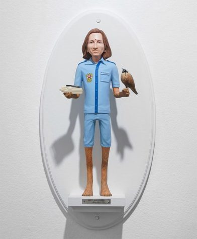 Die Köpfe von Regisseuren auf Körpern von Figuren