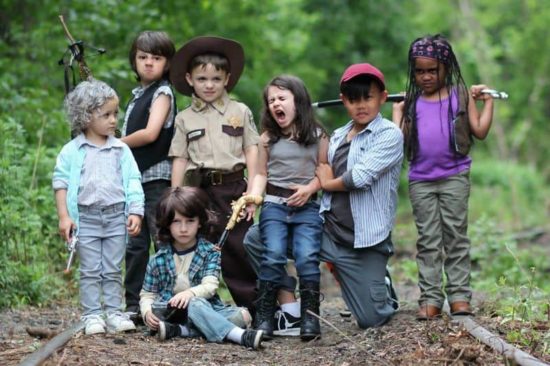Kids stellen Szenen aus "The Walking Dead" nach