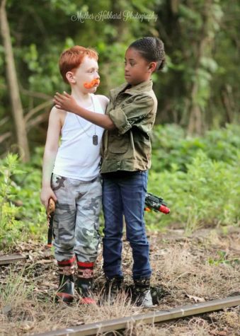 Kids stellen Szenen aus "The Walking Dead" nach