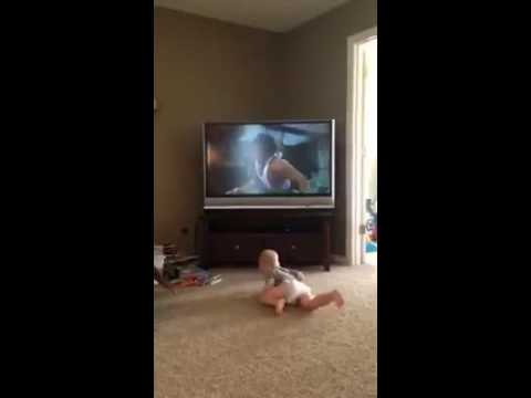Baby tränar med Rocky Balboa