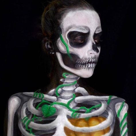 16 Jährige verwandelt sich mit Make-up in Monster