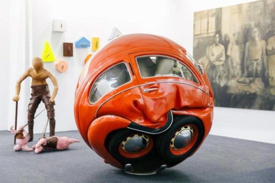 Ichwan Noor stisne avtomobile v sferične oblike