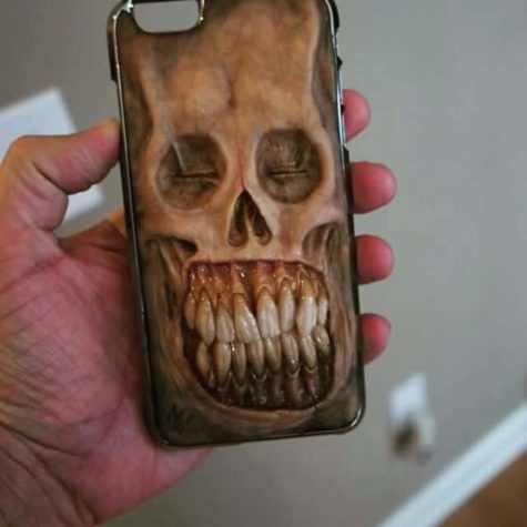 Creepy Smartphone-Hüllen aus der Hölle von Morgan Loebel