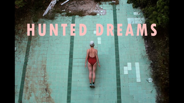 Hunted Dreams: Tanz im verlassenen Schwimmbad