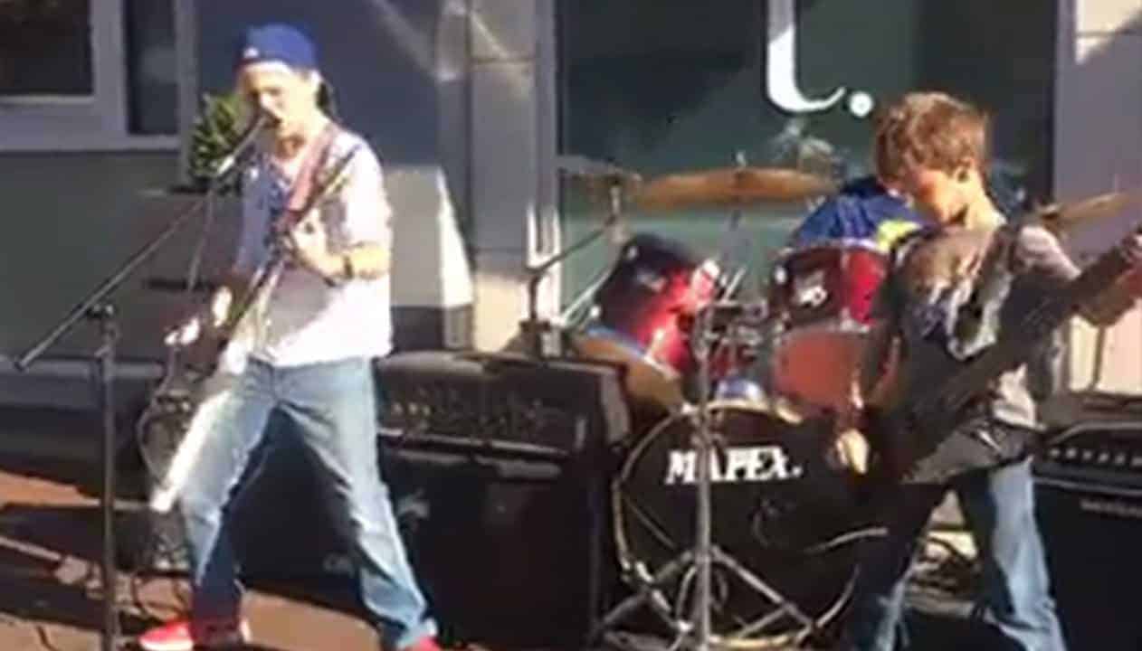 Perfektes 18 Minuten Metallica Medley gespielt von Teenagern