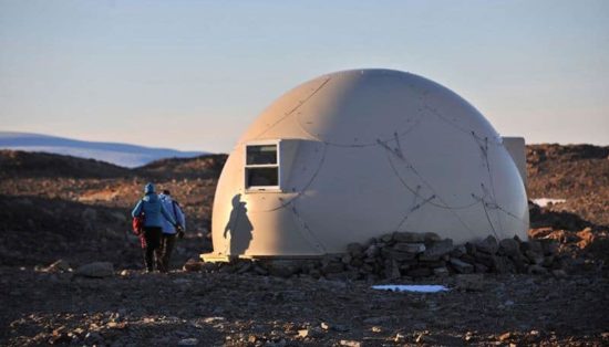 White Desert: Camping i evig is