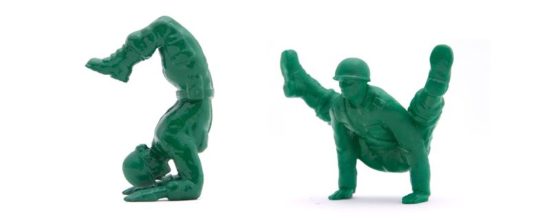 Yoga Joes: Plastik-Soldaten beim Yoga