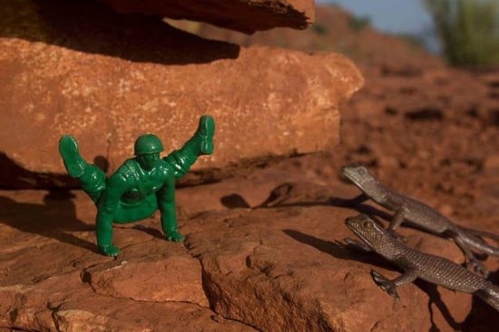 Yoga Joes: Plastik-Soldaten beim Yoga