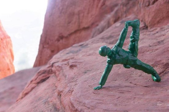 Yoga Joes: Plastik-Soldaten beim Yoga