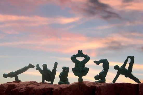 Yoga Joes: Plastik-Soldaten beim Yoga