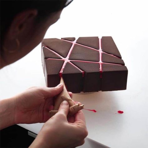 Dinara Kasko macht geometrische Kuchenkunst