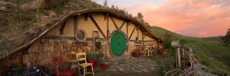 Het hobbithuis van Kristie Wolfe wacht op vakantiegasten