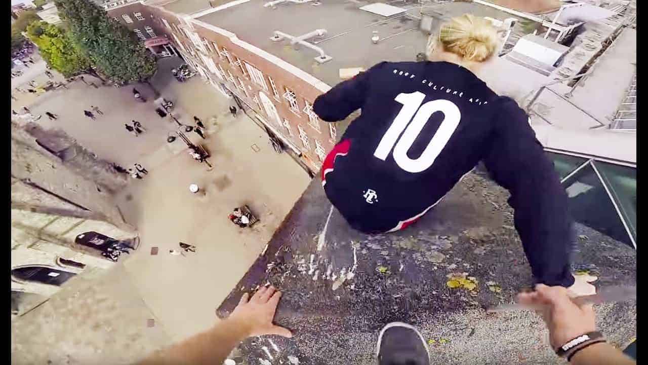 Rooftop Escape POV: Parkour Lauf über Fabrikdächer