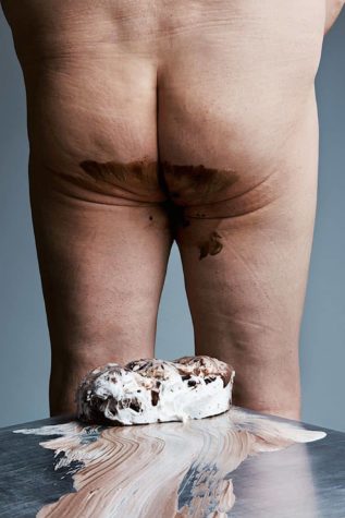Torte an haarigem Popo