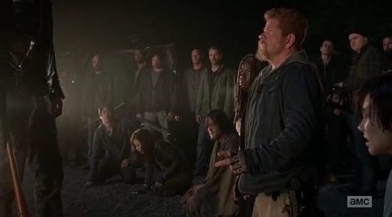 Stagione 7 di "The Walking Dead": Potresti aver perso questi dettagli nell'episodio 1 così drammaticamente che continua