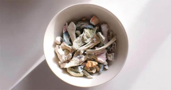 Cremation Design: Morbides Geschirr aus Menschenknochen