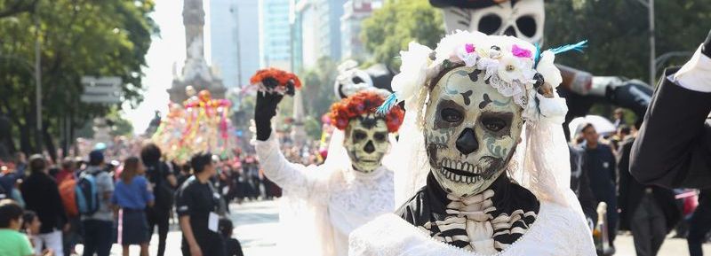 Dia De Los Muertos: Fotos der Parade in Mexiko-City