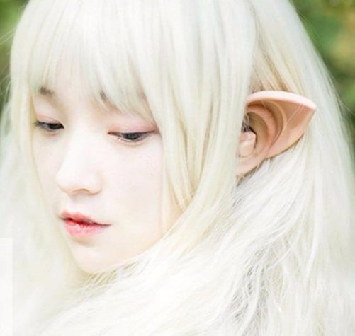 Elfské uši so slúchadlami do uší