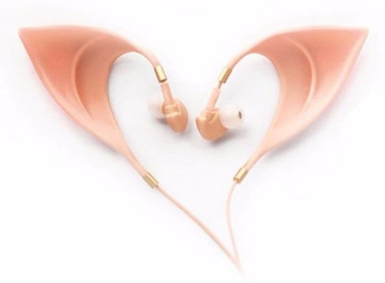 Elfenohren mit In-Ear-Kopfhörern