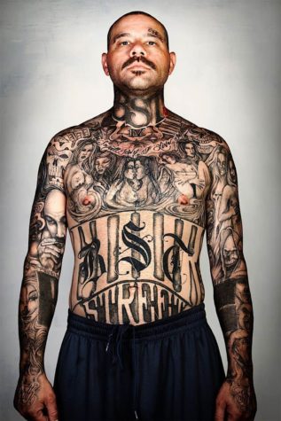 Gang-Tattoos digital entfernt