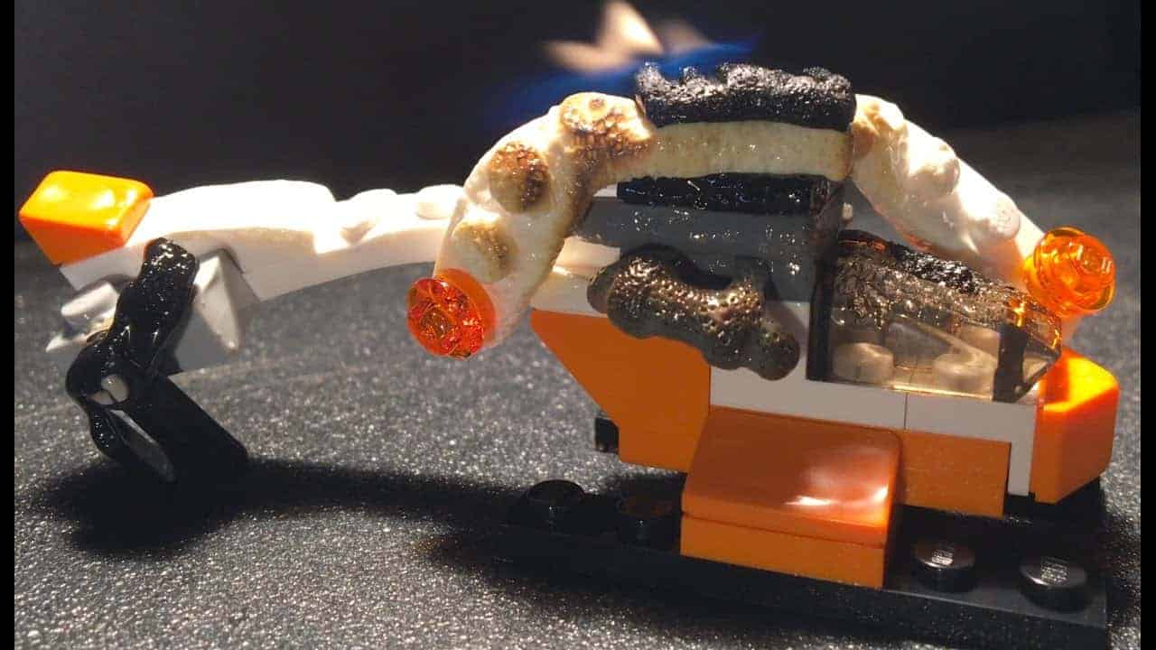 Schmelzender Lego-Hubschrauber