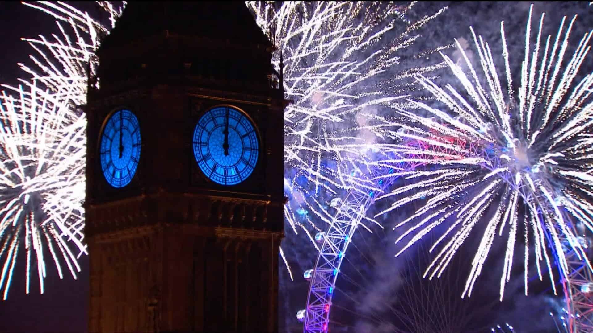 Täyspitkä uudenvuoden ilotulitus 2016 Lontoossa