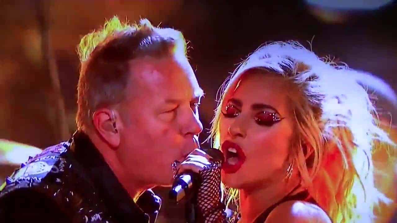 Momento della vergogna straniero della giornata: Metallica e Lady Gaga in un'apparizione ai Grammy