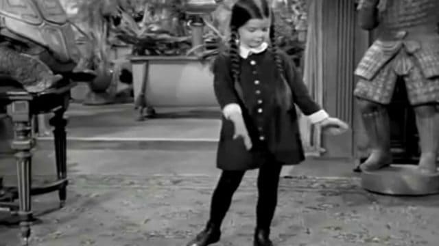 Addams Family tanzt zu «Blitzkrieg Bop» von den Ramones
