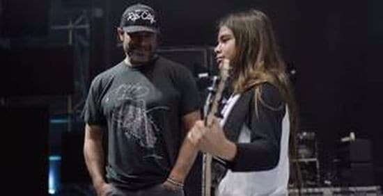 Tye Trujillo: Se Metallicas basists 12-årige son live på bas med Korn