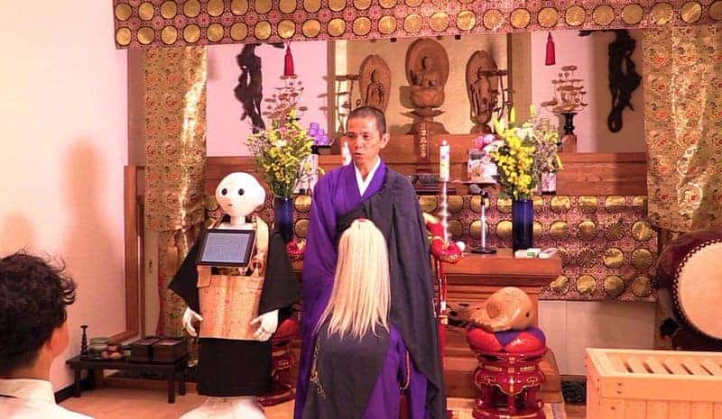 Roboter Priester für Beerdigungen