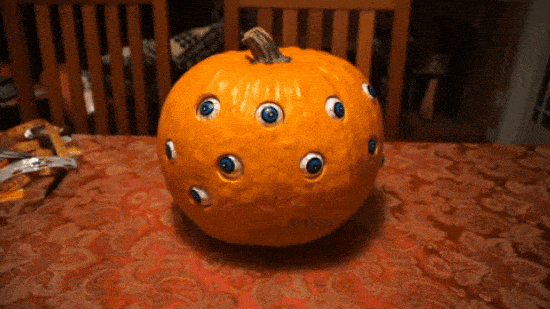 Tête de citrouille avec des yeux, Halloween peut venir