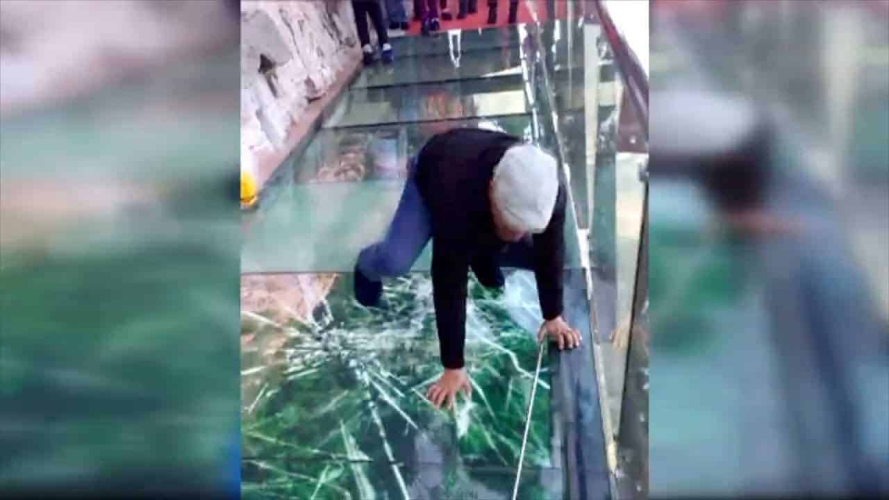 Die zusammenstürzende Glas-Brücke von Hunan