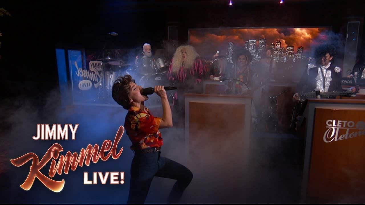 Enter Snowman: David Lettermaniksi pukeutuneet Kristen Bell ja Dave Grohl pelaavat Frozen-Metallica Mash-Upia