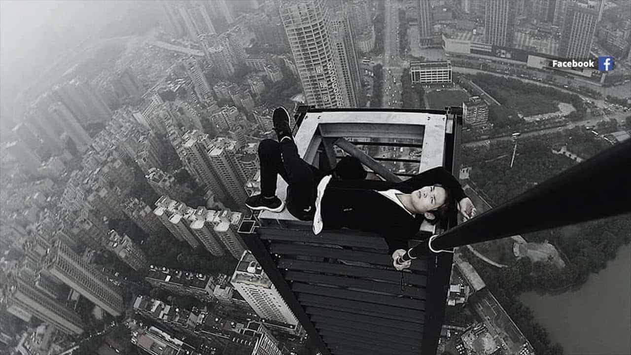 Der letzte Trick des chinesischen Draufgängers: Mann filmt, wie er von 62-stöckigem Hochhaus in die Tiefe stürzt