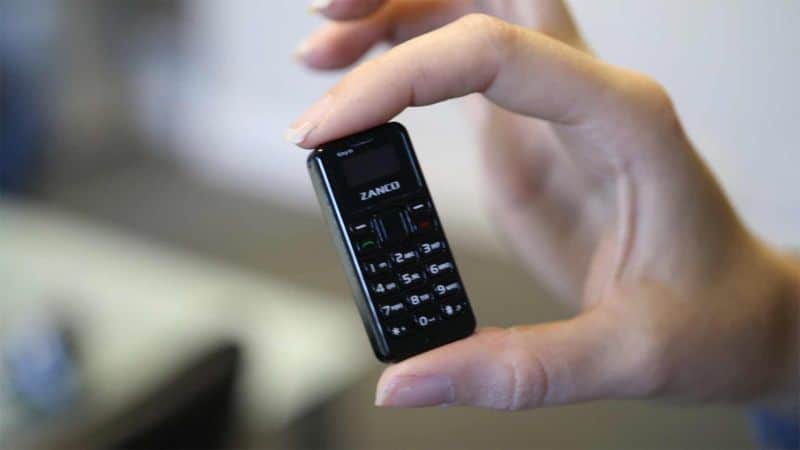 aZanco tiny t1: самый маленький сотовый телефон в мире весит всего 13 граммов